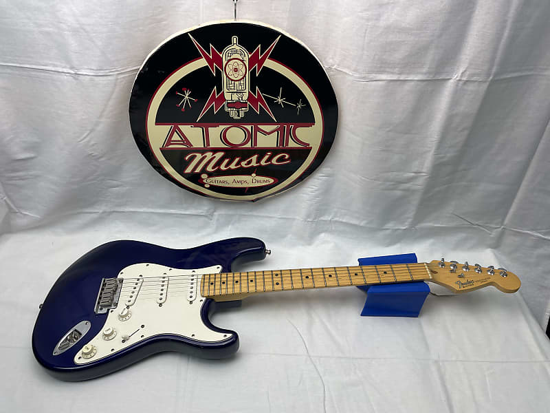 2000 Fender MIM Standard Stratocaster Electric Guitar Midnight Blue 