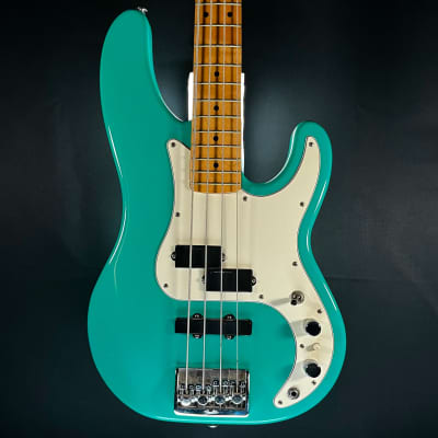 Used Vintage 1989 Fender P Bass Longhorn Turquoise w/Case TFW318