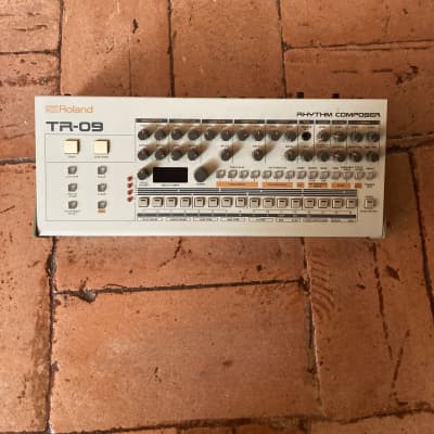 Roland TR-09 Rhythm Composer 2017 - Present - White