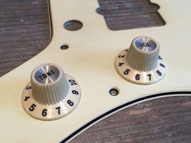 Jazzmaster witch hat knobs deals