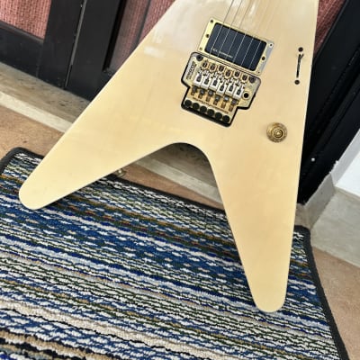 ギター FERNANDES FV-80k Fernandes FV-80K Flying V White Electric Guitar from Japan