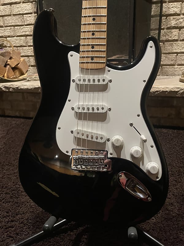 Vintage 1993 Fender Stratocaster MIM Black Electric Guitar Original Sales Slip image 1