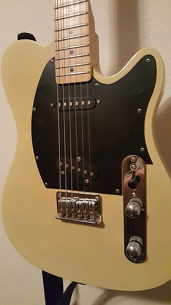 First Act ME302 2000s Butterscotch Reverb