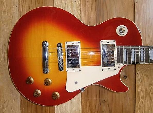 Juno - Tokai Les Paul Standard Early 90's Cherry Sunburst