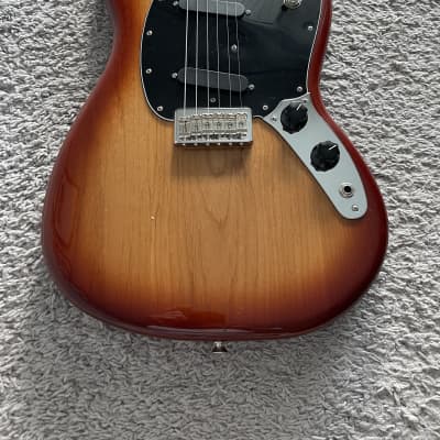 Fender Player Mustang 2020 MIM Sienna Sunburst Maple Fretboard Guitar + Gig Bag image 2