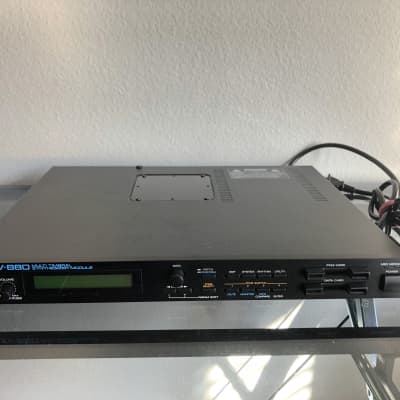 Roland JV-880 Multi Timbral Synthesizer Module 1992 - 1996 - Black