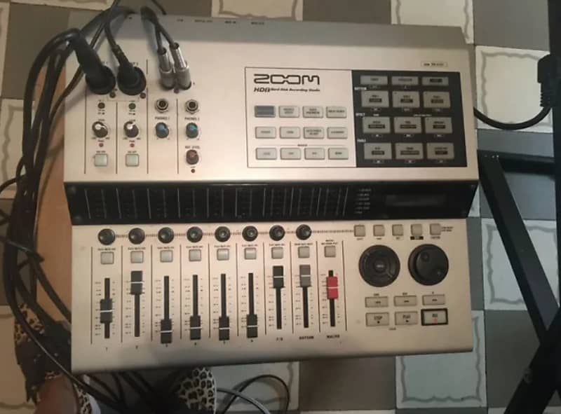 無料発送 Zoom HD8 Digital Multitrack Recording Studio with CD Burner DTM・DAW