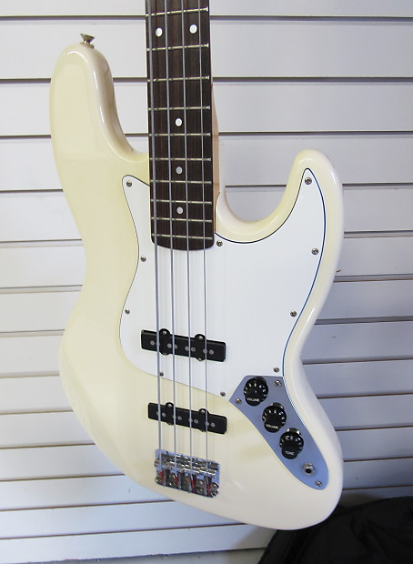 美品◎SQUIER by Fender ジャズベース ホワイト Squier by Fender Affinity Series Active Jazz Bass (Olympic