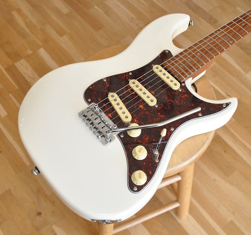 Sire LARRY CARLTON S7 Vintage AWH Antique White / Stratocaster® Type / S7V  (2N22730398)