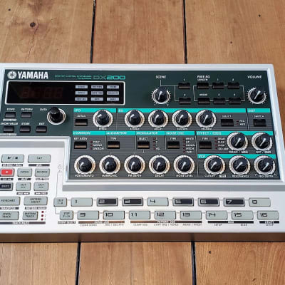 Yamaha DX200 FM Synth / Groovebox 2001