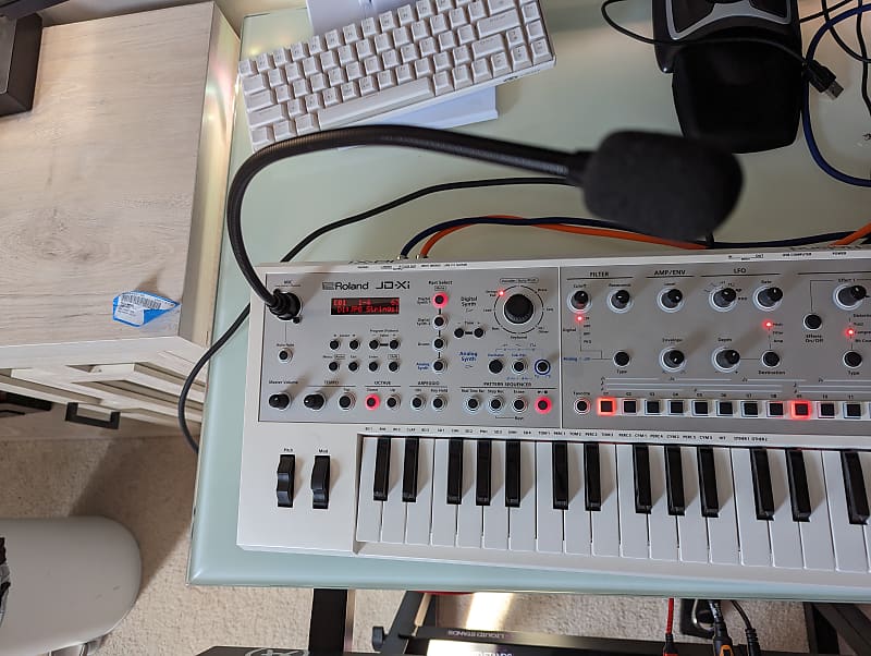 Roland JD-Xi 37-Key Analog/Digital Crossover Synthesizer Limited Edition  White