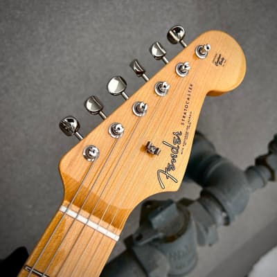 Fender Custom Shop Vintage Custom 1962 Stratocaster NOS Maple Fingerboard 3-Colour Sunburst image 6
