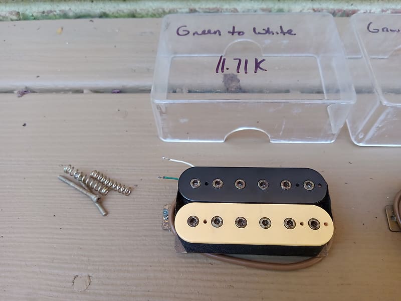 Set of Vintage 1980's Matsumoku MMK 45 Electric Guitar Set of Vintage 1980's Matsumoku MMK 45 Electric Guitar