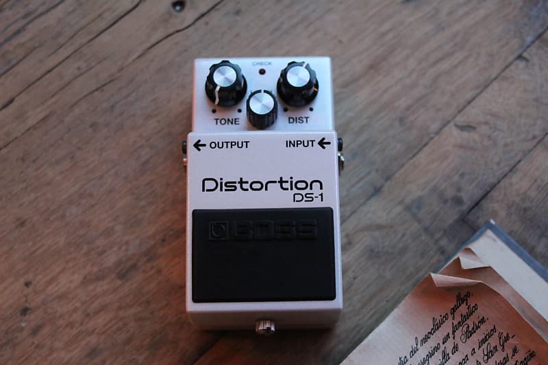【新品同様美品】Boss DS-1 White BOSS DS-1 White LTD – Boutique Effect Pedal | Max Guitars