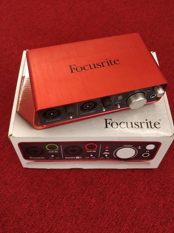 Focusrite top Scarlett 2i2 1st gen