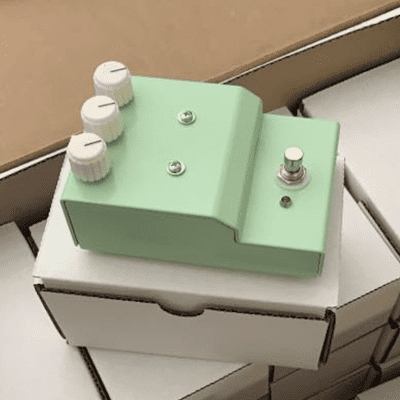 ギター organic sounds rainstorm(fuzz) ORGANIC SOUNDS Rain Storm Fuzz Pedal ｜イケベ楽器店