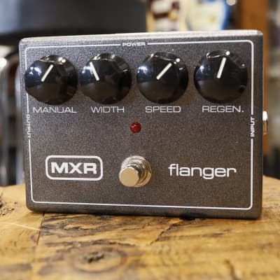 ギター MXR M117R Flanger MXR M117R Flanger Effects Pedal Metallic Gray | Guitar Center