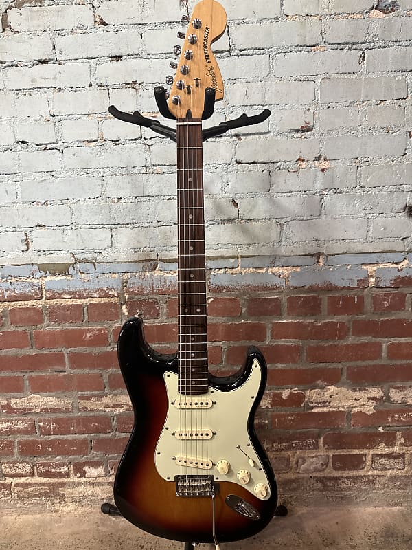 ギター Fender Mexico Roadhouse Stratocaster Amazon.com: Fender Deluxe Roadhouse Stratocaster Electric