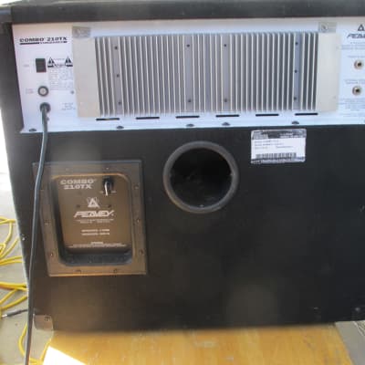 PEAVEY COMBO 210TX キャビネットに改造済み　引取り限定！！ PEAVEY COMBO 210TX キャビネットに改造済み 引取り限定！！ ベース