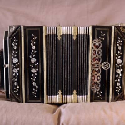 Bandoneon Alfred Arnold Full mother of pearl 1938 Black | Reverb Bandoneon Alfred Arnold Full mother of pearl 1938 Black | Reverb