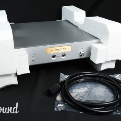 Luxman P-1u Headphone Amplifier in Near Mint Condition w/ Original Box image 2