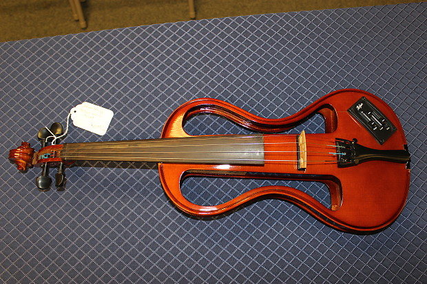 Hofner store electric violin