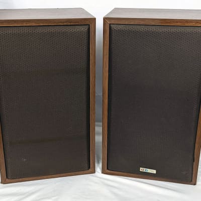 Pair of BIC Venturi Model 22 Vintage 3-Way Speakers - Woodgrain image 14