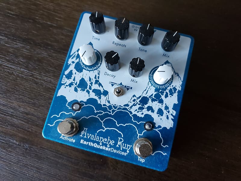 EarthQuaker Devices Avalanche Run Stereo Reverb & Delay with Tap Tempo V2