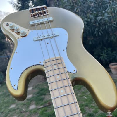 1981 Fender Collector's Series Jazz Bass - Atzec Gold - OHSC image 7