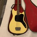 VINTAGE 1977 Fender Musicmaster Bass with VERY RARE Original Fender Short Scale Bass Case