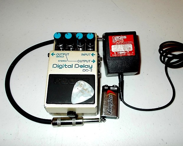 Vintage BOSS DD-2 Digital Delay + accessories 2 cables and power adapter