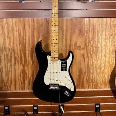 Fender American Professional II Stratocaster with Maple Fretboard 2020 - Present Black image 1