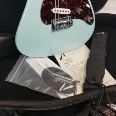 Tom Anderson "The Classic", Rosewood FB, Hum-Canceling Single Coil Pickups, Daphne Blue, W/Bag 2023 image 4