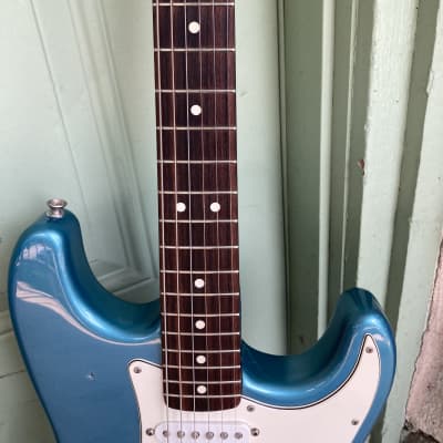 Fender Standard Stratocaster with Vintage Tremolo, Rosewood Fretboard 1995 Lake Placid Blue electric guitar image 4