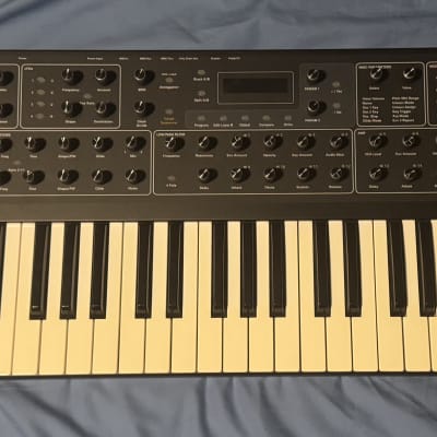 Dave Smith Instruments Prophet 08 PE 61-Key 8-Voice Polyphonic Synthesizer 2009 - 2015 - Black with Wood Sides