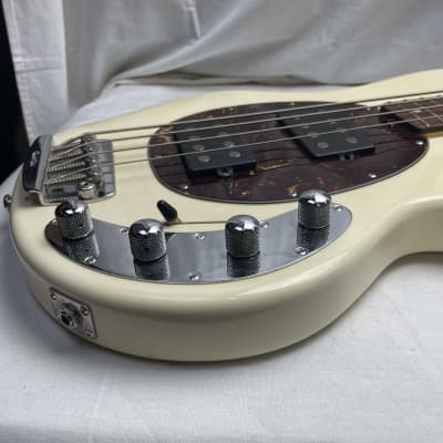 Ernie Ball Music Man StingRay sting ray stingray3 3 EQ HH 4-string Bass with Case 2007 - White / Matching Headstock / Maple neck / Rosewood fingerboard image 8