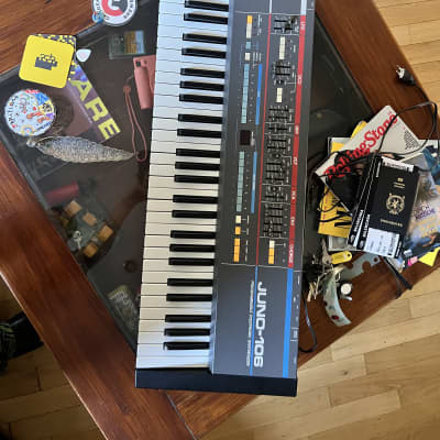 Roland Juno-106 61-Key Programmable Polyphonic Synthesizer mint serviced double heart audio