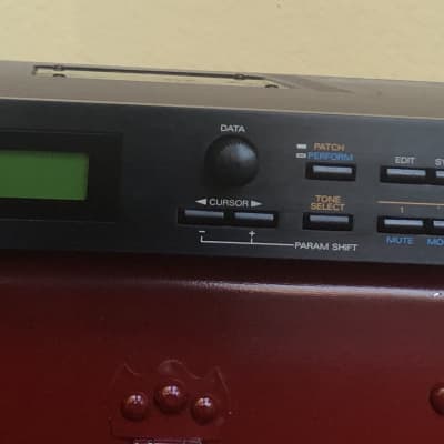 Roland JV-880 Multi Timbral Synthesizer sound module Rackmount