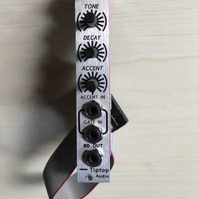 Amazon.com: Tiptop Audio BD808 TR808 Bass Drum Generator Eurorack Module w/  2 Cables : Musical Instruments