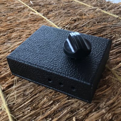 Stami's Customs - Black Bird 8 Ohm 65 Watt Speaker Attenuator for Tube Amp in Black Tolex image 2