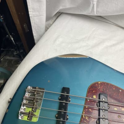 Fender Custom Shop '64 Jazz Bass Relic 4-string J-Bass with COA + Case 2023 - Ocean Turquoise / Rosewood fingerboard image 3