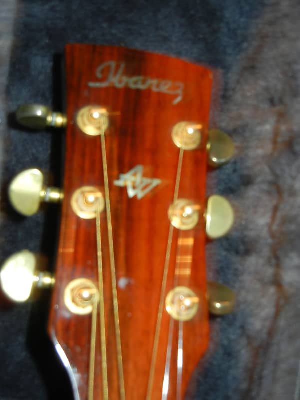 Ibanez AW 100 Artwood Acoustic Guitar w/hard shell case 2000