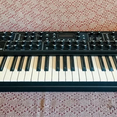 Dave Smith Instruments Prophet 08 PE 61-Key 8-Voice Polyphonic Synthesizer 2009 - 2015 - Black with Wood Sides