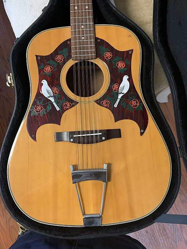 12 string acoustic guitar worh double humming bird pickguard 1975