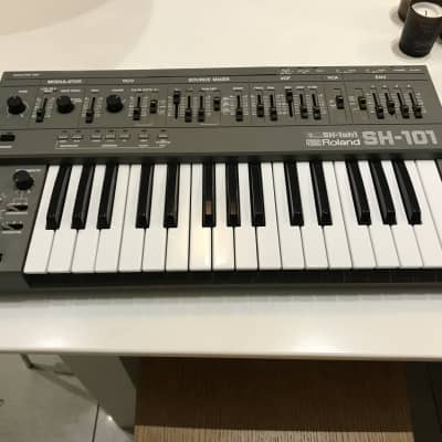 Roland SH-101 32-Key Monophonic Synthesizer 1982 - 1986 - Gray