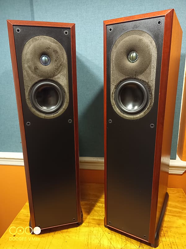 Acoustic Research AR11 Tower 1978 - Simulated wood grain  			