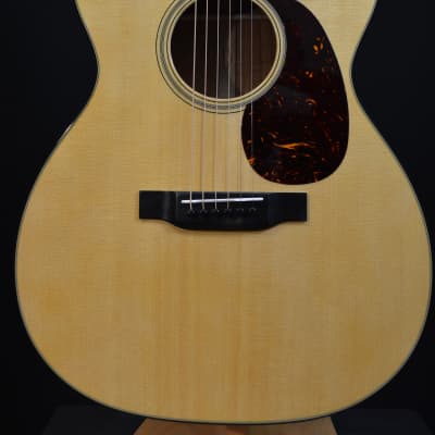 Martin Standard Series 000-18