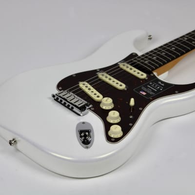 Fender American Ultra Stratocaster Rosewood Fingerboard Arctic Pearl 2022 w/OHSC (0118010781) image 4