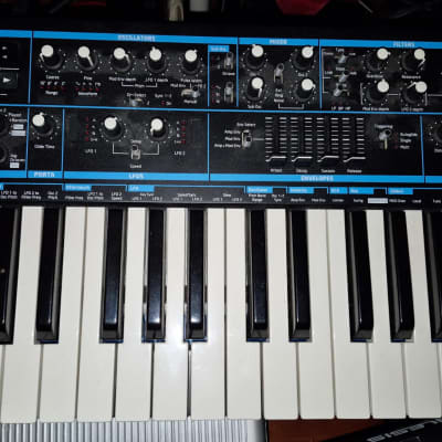 Novation Bass Station II 25-Key Monophonic Synthesizer 2013 - Present - Black