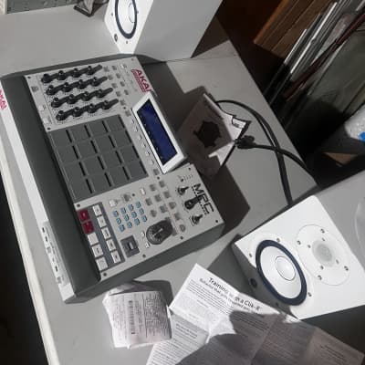 Akai MPC Renaissance Groove Production Studio 2012 - 2019 - Grey image 3